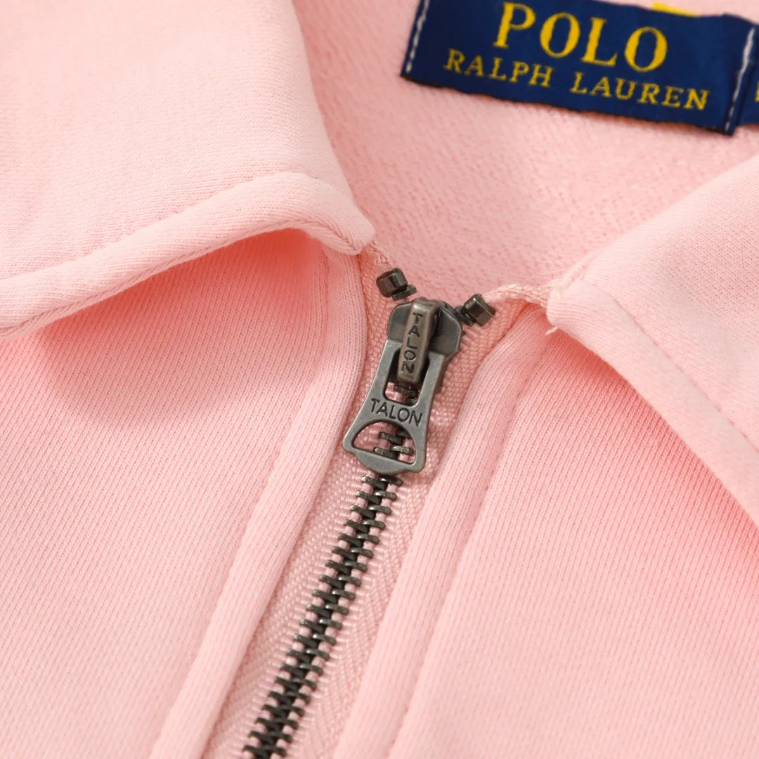 P260 #R99 Ralph Lauren pony logo eight-color half-zip lapel sweatshirt. Wear three times in one suit, easy to switch styles: Fully stand-up collar mode: crisp lapel three-dimensional windproof, taking into account warmth and cool lines, full of coolness ▫️Half-open lazy mode: slightly exposed collarbone, relaxed and comfortable | Pair with a shirt or high collar to show the intellectual atmosphere ▫️Full-open V-neck mode: Visually extends the neck-shoulder ratio | Stacking is more layered, hiding the flesh and making it look slimmer, making it easy to wear with a sense of luxury. Genderless design, shared wardrobe concept: White is gentle and elegant | Black is cool and slimming | Both colors can be used to create a couple CP look. 8 colors are available in the full line | From classic to soft | Meet all daily and occasion dressing needs Quality is reflected in the details: Micro-label logo embroidery | Loose but not procrastinating tailoring | High-grade fabrics ensure a comfortable fit. Easily manage various scenarios such as workplace commuting, weekend leisure, and date travel, effortless chic is the definition of effortless chic.  Color: Black White Navy Mint Green Khaki Pink Yellow Army Green Size: S M L